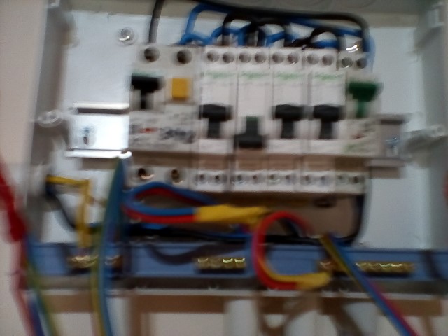 tablou secundar 2 circuite lumina si circuite de prize si disjunctor diferential 16 A / 30 mA pentru masina de spalat