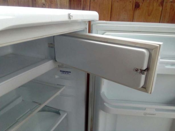 frigider indesit congelatorul