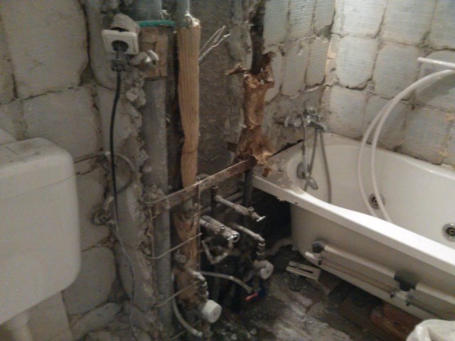 refacut sanitara baie inlocuit conducte apa rece apa calda canalizare.jpg